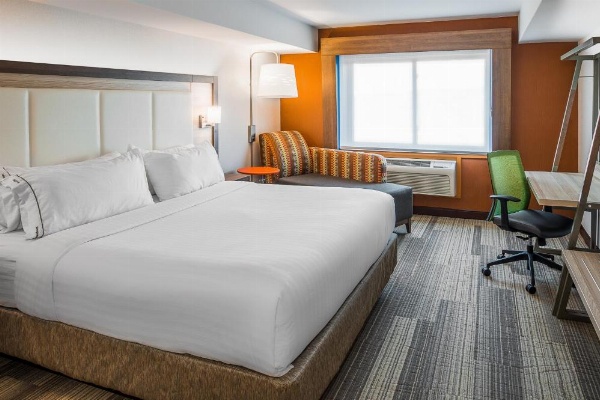Holiday Inn Express & Suites S Lake Buena Vista image 12