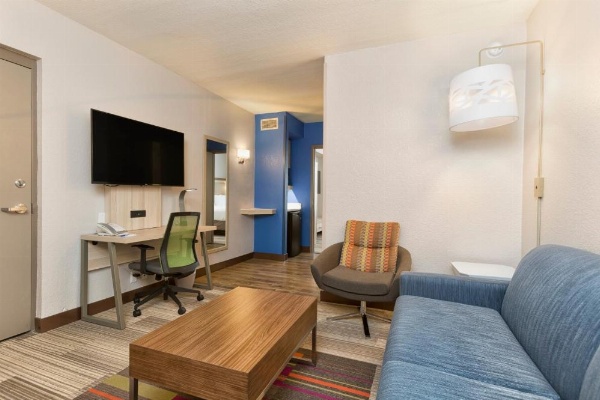 Holiday Inn Express & Suites S Lake Buena Vista image 17
