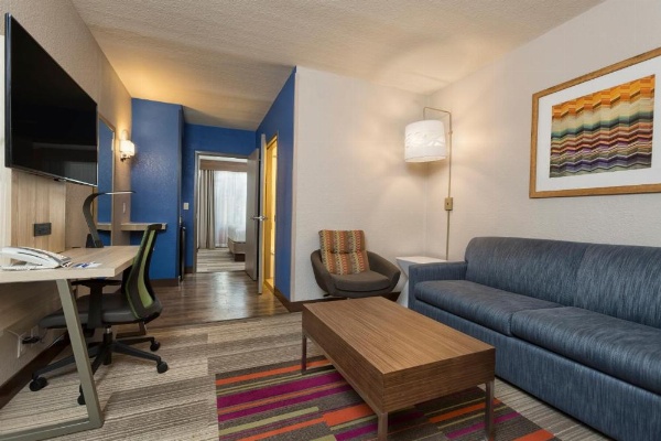 Holiday Inn Express & Suites S Lake Buena Vista image 22