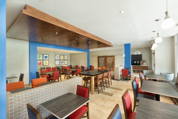 Holiday Inn Express & Suites S Lake Buena Vista image 25