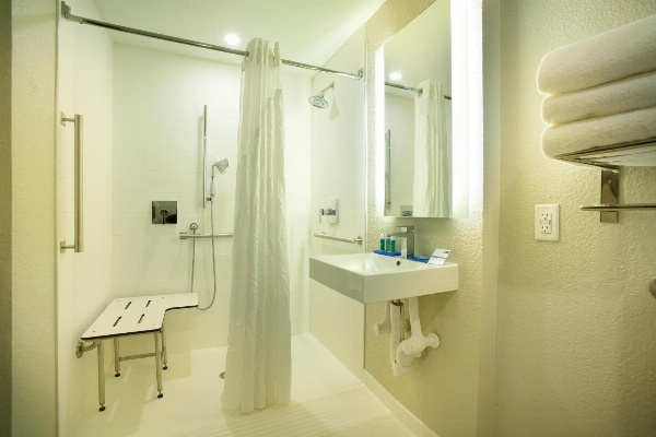 Holiday Inn Express & Suites S Lake Buena Vista image 4